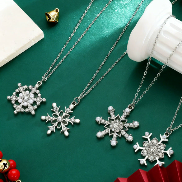 Women's Light Luxury Diamond Snowflake Pendant Necklace Electroplated Zinc Alloy Christmas Holiday Jewelry