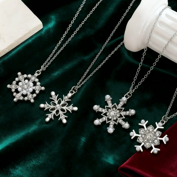 Women's Light Luxury Diamond Snowflake Pendant Necklace Electroplated Zinc Alloy Christmas Holiday Jewelry