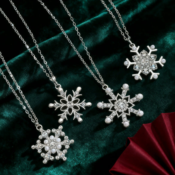 Women's Light Luxury Diamond Snowflake Pendant Necklace Electroplated Zinc Alloy Christmas Holiday Jewelry
