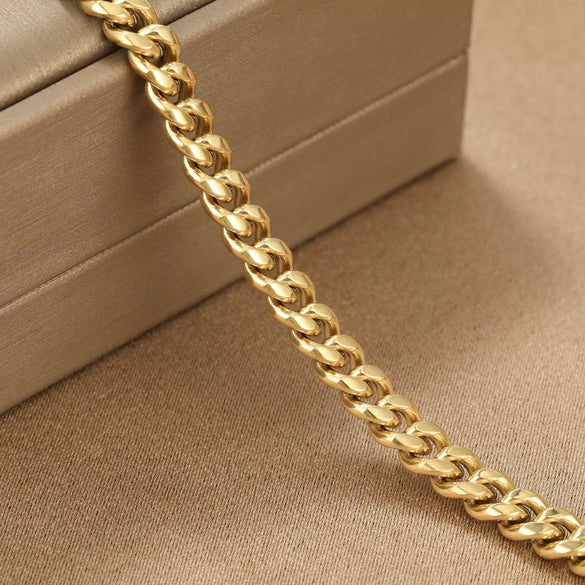 Women's Light Luxury Emerald Metal Necklace In Retro Court Style With Geometric Pattern And Electroplating On Conventional Chain