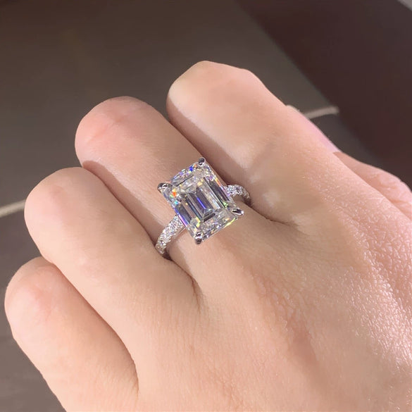 Women's Light Luxury Geometric Copper Simulated Diamond Ring With Zircon