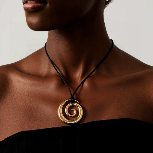 Women's Light Luxury Heart Shaped Alloy Pendant Necklace With Wax Rope Chain Geometric Horseshoe Design Electroplated Sweater Chain Accessory