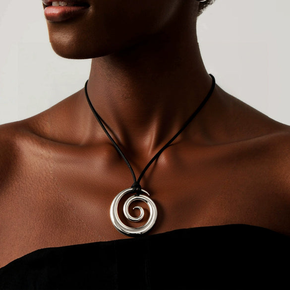 Women's Light Luxury Heart Shaped Alloy Pendant Necklace With Wax Rope Chain Geometric Horseshoe Design Electroplated Sweater Chain Accessory