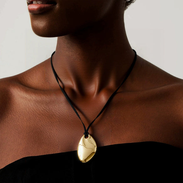 Women's Light Luxury Heart Shaped Alloy Pendant Necklace With Wax Rope Chain Geometric Horseshoe Design Electroplated Sweater Chain Accessory