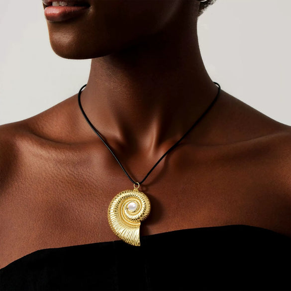 Women's Light Luxury Heart Shaped Alloy Pendant Necklace With Wax Rope Chain Geometric Horseshoe Design Electroplated Sweater Chain Accessory