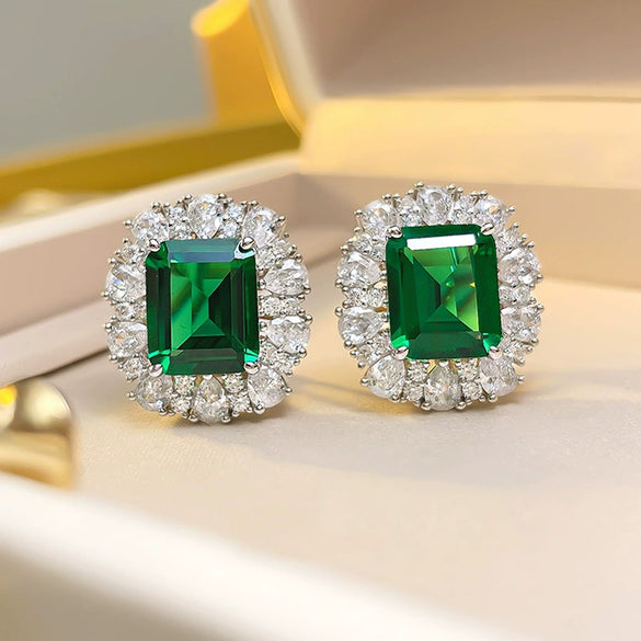 Women's Light Luxury Jewelry With Copper Material Mixed Gem Inlay And Zircon Treatment Featuring Plant Flower Pattern And Ochain Style