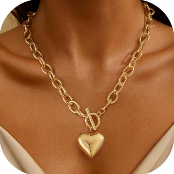 Women's Light Luxury Retro Alloy Cross Necklace With Heart Shaped Pendant Electroplated Clavicle Chain Jewelry