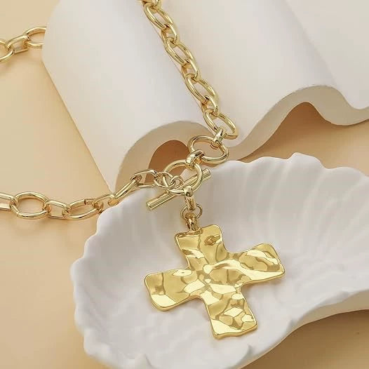 Women's Light Luxury Retro Alloy Cross Necklace With Heart Shaped Pendant Electroplated Clavicle Chain Jewelry