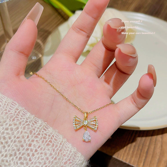 Women's Light Luxury Titanium Steel Necklace With Geometric Pattern And Inlaid Zircon Pendant On Cross Chain