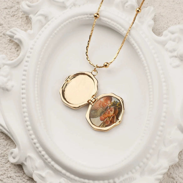 Women's Literary Retro Light Luxury Geometric Stainless Steel And Titanium Steel Photo Album Box Pendant O Chain Necklace