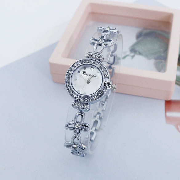 Women's Luxury Alloy Bracelet Watch With Round Dial And Quartz Movement