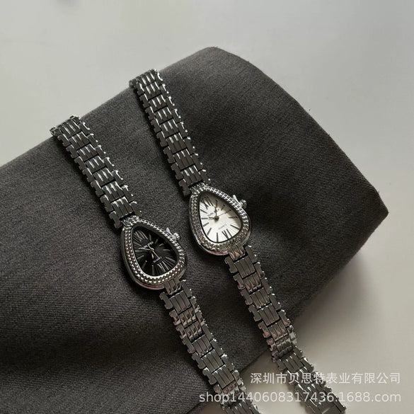 Women's Luxury Alloy Case Snake Chain Watch With Ordinary Glass Mirror And Special Shape Dial