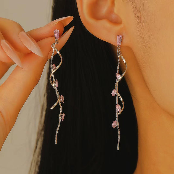 Women's Luxury Flower And Leaf Pattern Alloy Electroplated Tassel Long Ear Stud Earrings