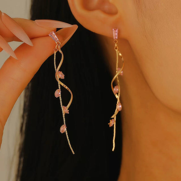 Women's Luxury Flower And Leaf Pattern Alloy Electroplated Tassel Long Ear Stud Earrings