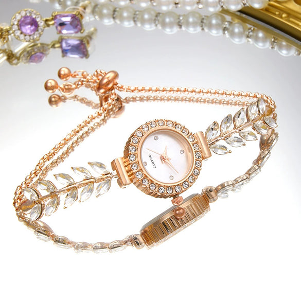 Women's Luxury Quartz Round Alloy Bracelet Watch With Mineral Strengthened Glass Mirror And Jewelry Buckle