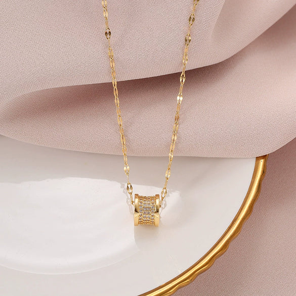 Women's Luxury Small Waist Titanium Steel Necklace With Geometric Design And Diamond Treatment