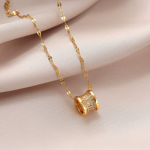 Women's Luxury Small Waist Titanium Steel Necklace With Geometric Design And Diamond Treatment