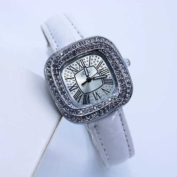 Women's Luxury Square Alloy Case Pu Strap Diamondembedded Watch With Roman Dial