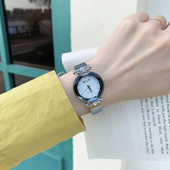 Women's Luxury Style Alloy Case Bracelet Watch With Ordinary Glass Mirror