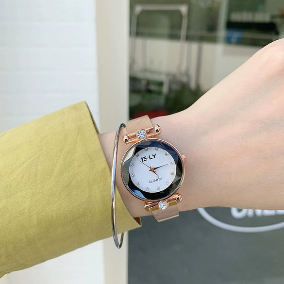Women's Luxury Style Alloy Case Bracelet Watch With Ordinary Glass Mirror