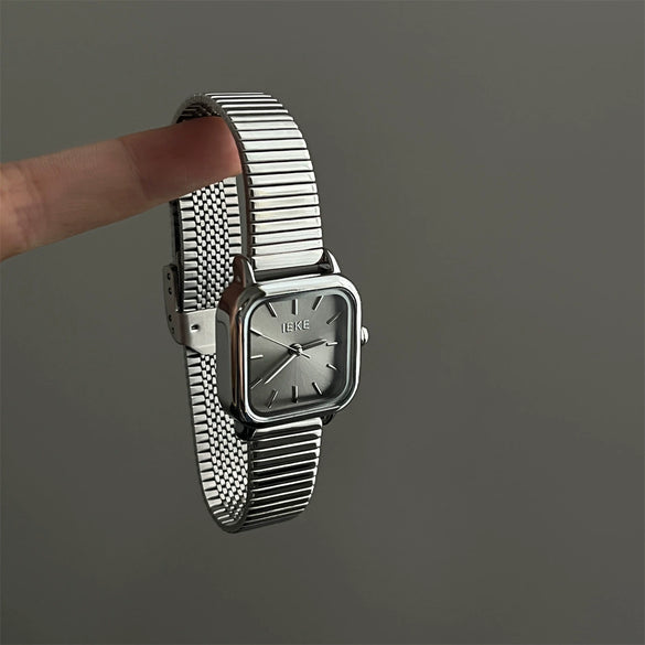 Women's Metal Alloy Band Round Dial Quartz Watch