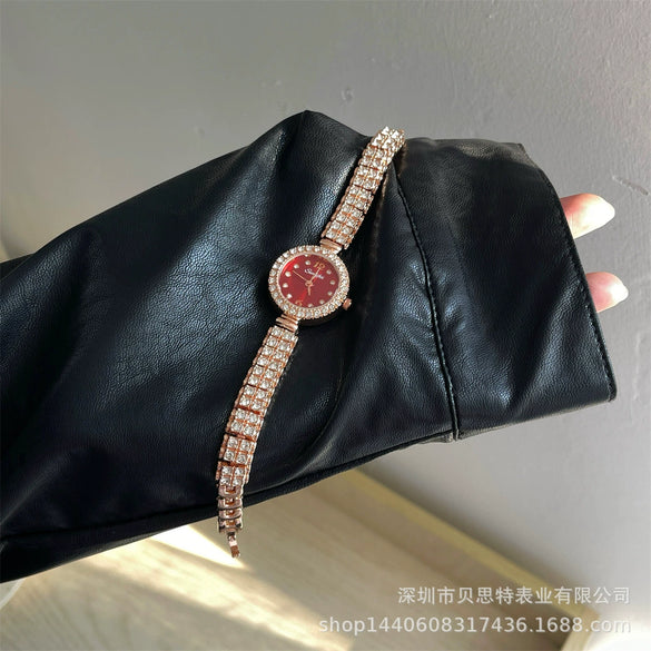 Women's Metal Alloy Round Dial Diamond Bracelet Watch Fashionable Style