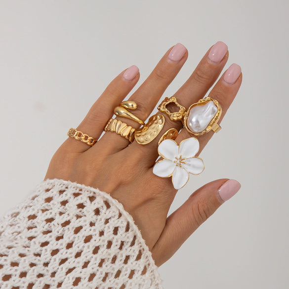 Women's Metal Baroque Style Geometric And Flower Pattern Electroplated Ring With Imitation Pearl And Gemstone