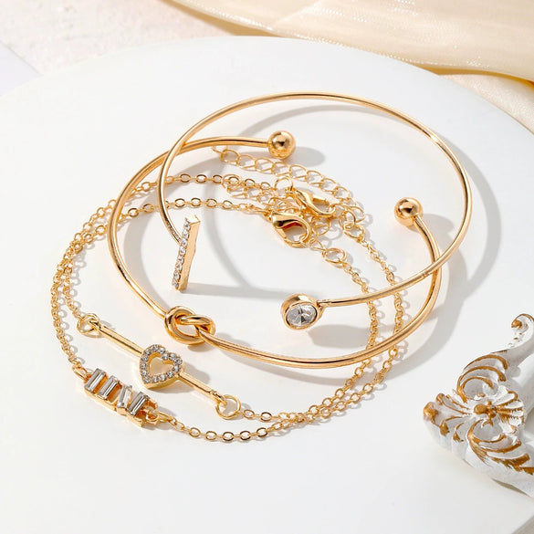 Women's Metal Bracelet With Diamond And Heart Shaped Design