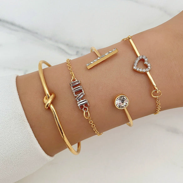 Women's Metal Bracelet With Diamond And Heart Shaped Design