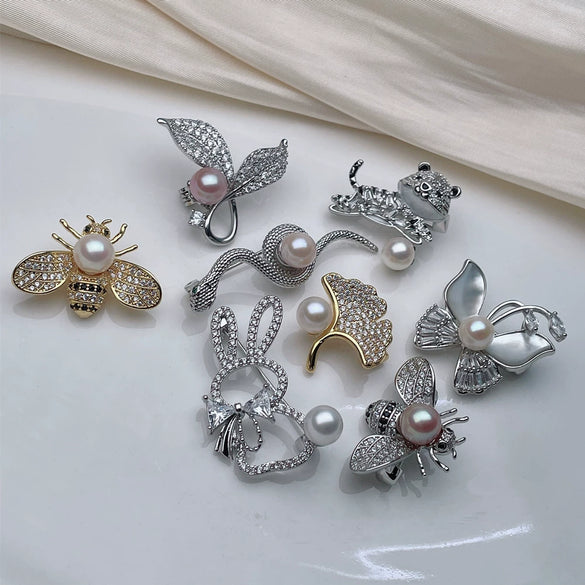 Women's Metal Brooch Accessories With Freshwater Real Pearls And Diamond Design Minimalist Style