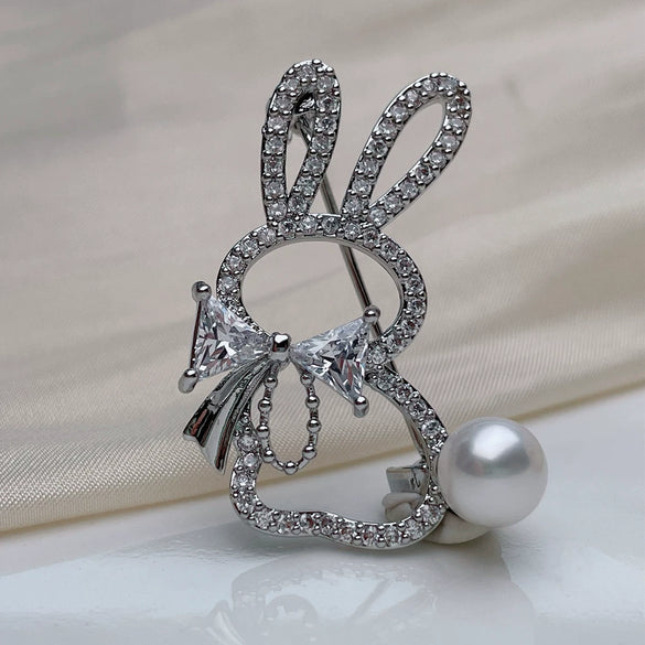 Women's Metal Brooch Accessories With Freshwater Real Pearls And Diamond Design Minimalist Style