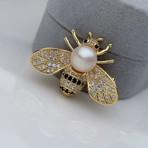 Women's Metal Brooch Accessories With Freshwater Real Pearls And Diamond Design Minimalist Style
