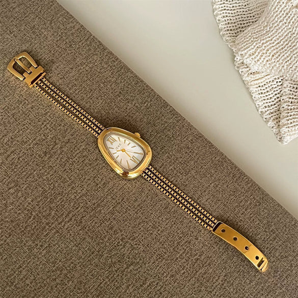 Women's Metal Case Quartz Watch With Snake Head Design And Tassel Chain Medieval Style