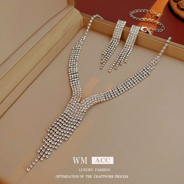 Women's Metal Clavicle Chain Jewelry With Diamondencrusted Water Drop Tassel And Zircon Pendant Natural Style