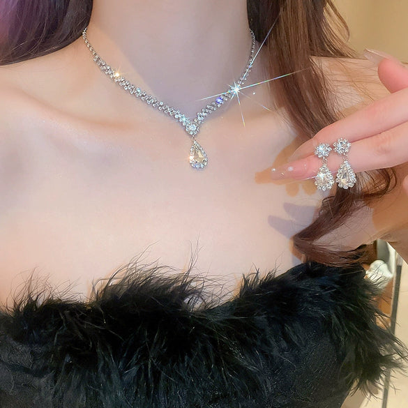 Women's Metal Clavicle Chain Jewelry With Diamondencrusted Water Drop Tassel And Zircon Pendant Natural Style