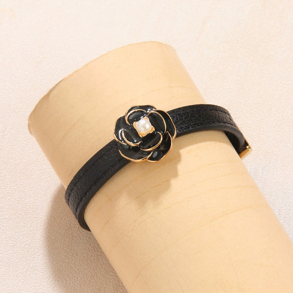 Women's Metal Fashion Bracelet With Flower Pattern And Electroplating Design