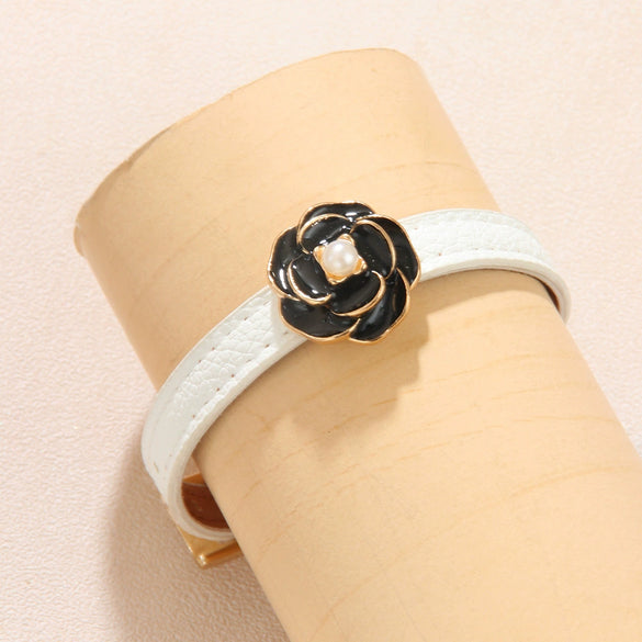 Women's Metal Fashion Bracelet With Flower Pattern And Electroplating Design
