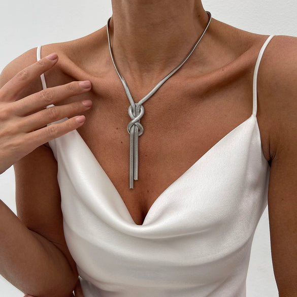 Women's Metal Geometric Woven Snake Bone Chain Clavicle Necklace With Electroplating