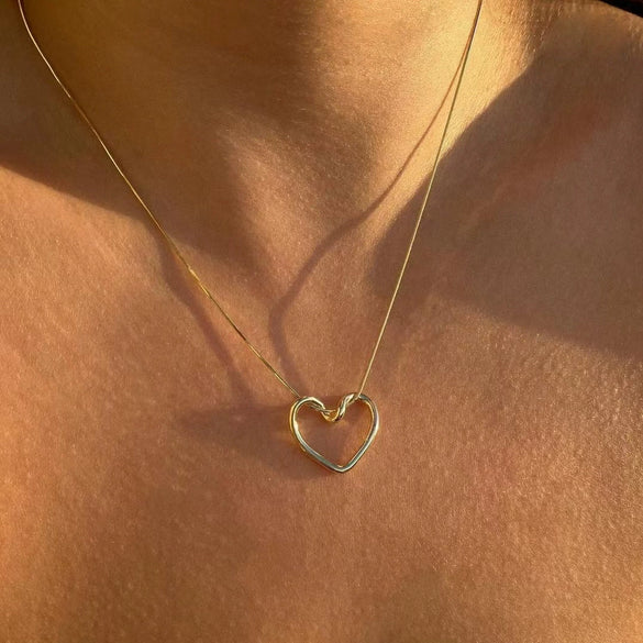 Women's Metal Heart Shaped Geometric Ins Style Electroplated Clavicle Chain Necklace