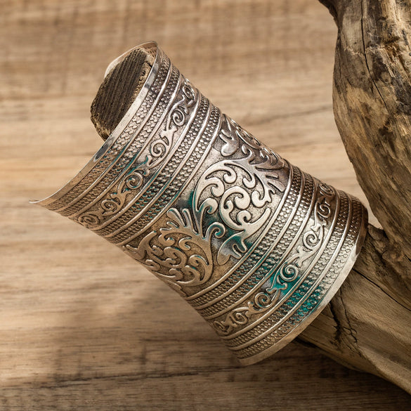 Women's Metal Punk Style Open Carved Pattern Adjustable Coil Bracelet With Electroplating