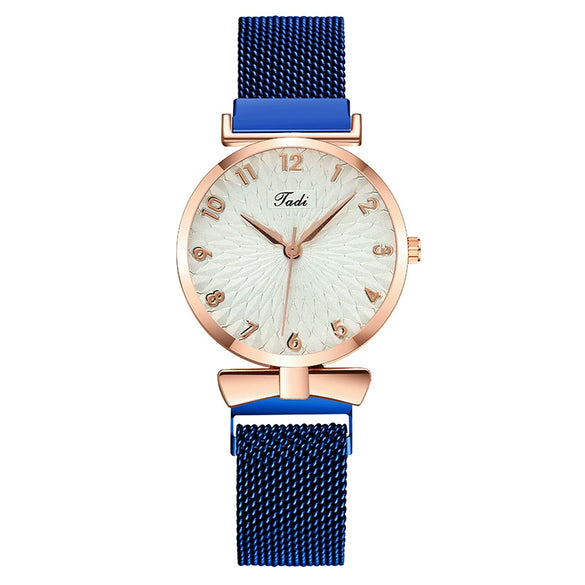 Women's Metal Quartz Watch With Round Dial Fashion Style Suction Iron Buckle