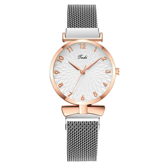 Women's Metal Quartz Watch With Round Dial Fashion Style Suction Iron Buckle