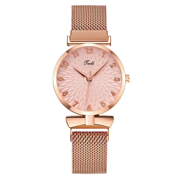 Women's Metal Quartz Watch With Round Dial Fashion Style Suction Iron Buckle