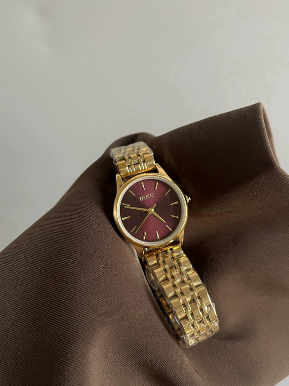 Women's Metal Steel Band Quartz Watch Medieval Style Alloy Case Ordinary Glass Mirror Printed Logo