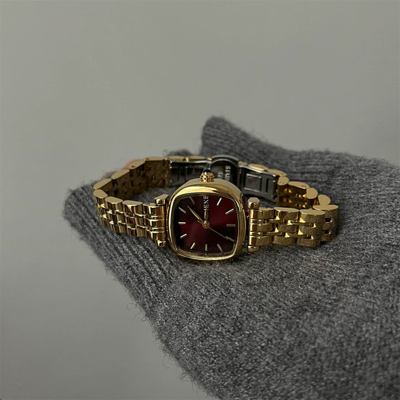 Women's Metal Steel Band Quartz Watch Medieval Style Alloy Case Ordinary Glass Mirror Printed Logo