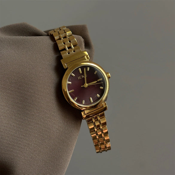 Women's Metal Steel Band Quartz Watch Medieval Style Alloy Case Ordinary Glass Mirror Printed Logo