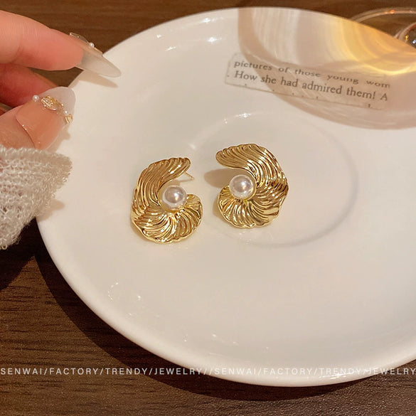 Women's Metallic Texture Pearl Stud Earrings Geometric Shape Electroplated Metal Jewelry