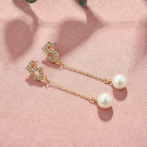 Women's Minimalist Electroplated Copper Pearl Earrings With Letter Text Design Elegant Versatile Style