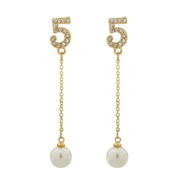 Women's Minimalist Electroplated Copper Pearl Earrings With Letter Text Design Elegant Versatile Style