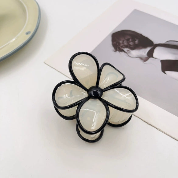Women's Minimalist Geometric Handmade Egg Flower Hair Grab Clip
